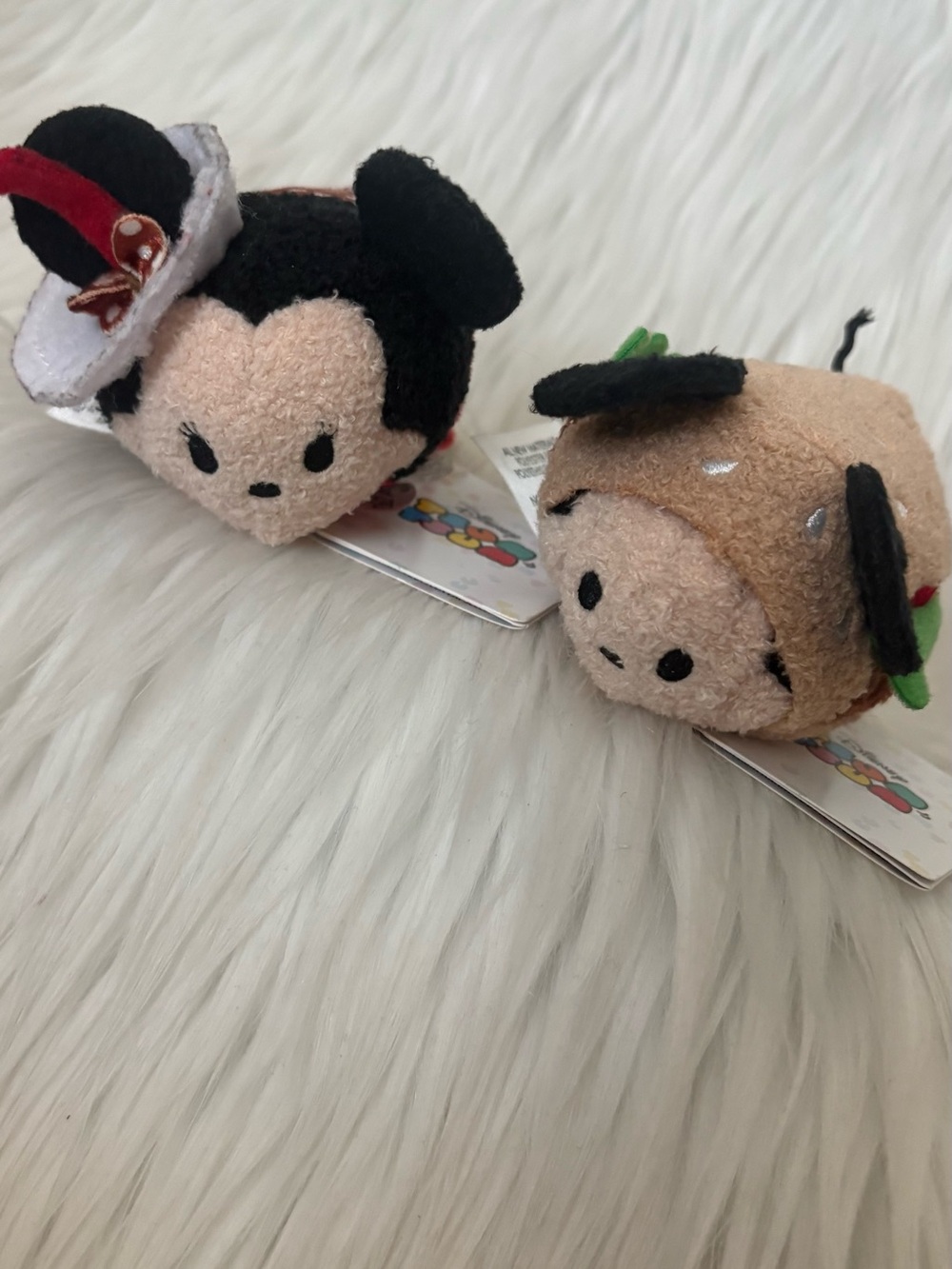 Disney Tsum Tsum Hamburger Mickey and Sofa Minnie 3.5” in Mini Plush